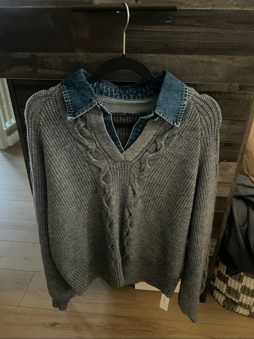 Commense Gray Cable-Knit V-Neck Sweater with Denim Collar